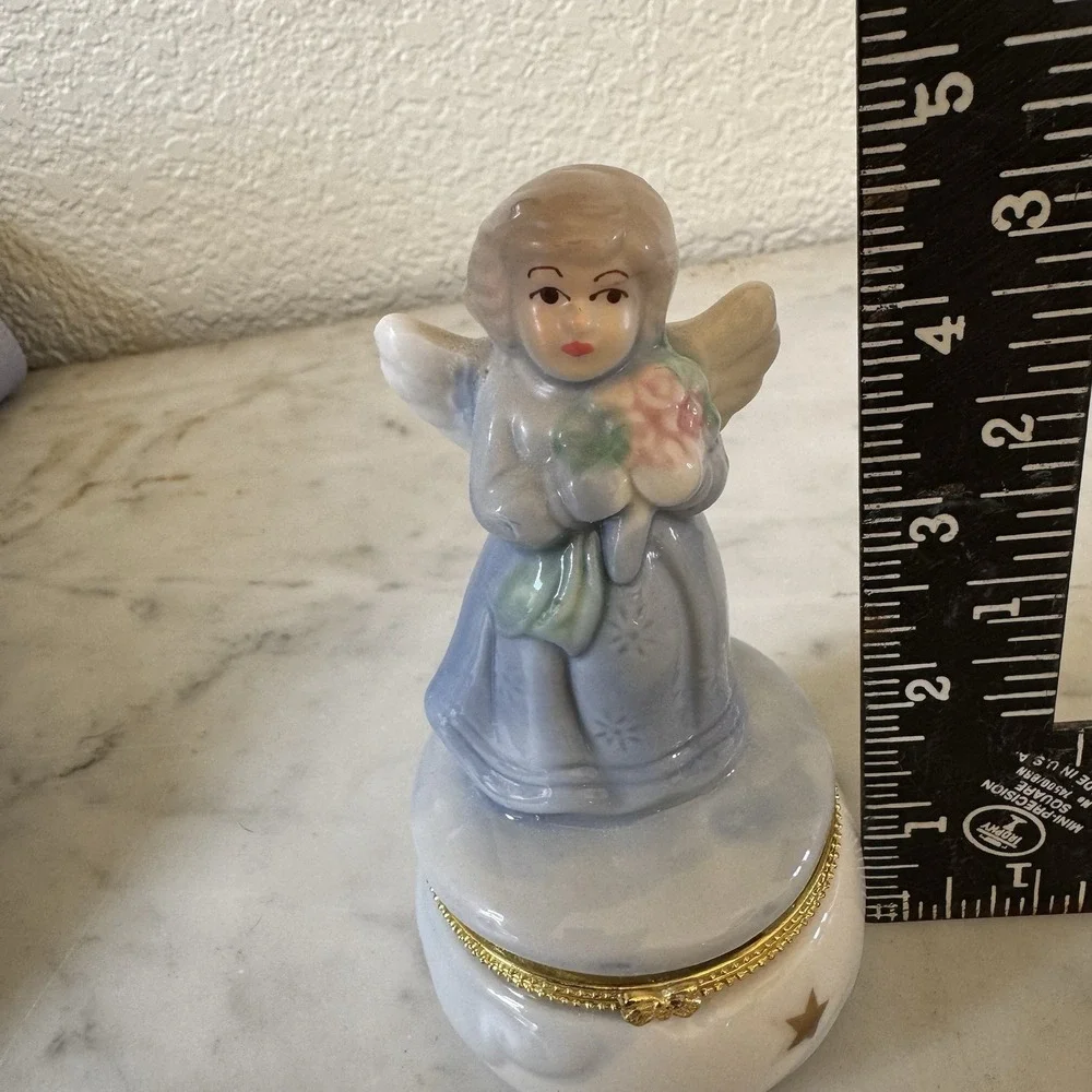 Vintage Porcelain Angel Hinged‎ Trinket Box 4 1/2